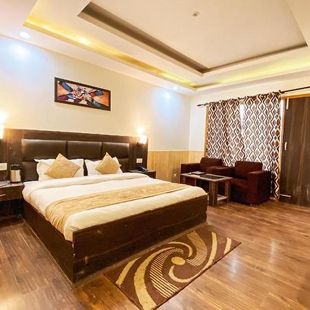 Hotel Manali Queen מראה חיצוני תמונה