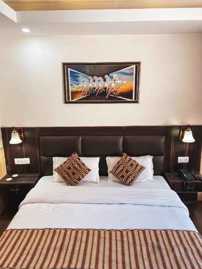 Hotel Manali Queen מראה חיצוני תמונה