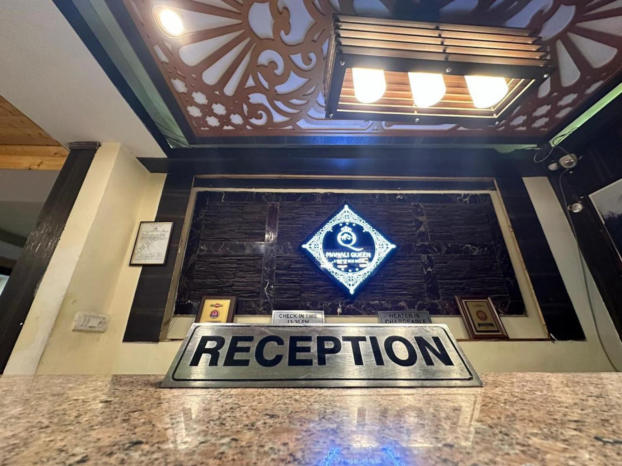 Hotel Manali Queen מראה חיצוני תמונה