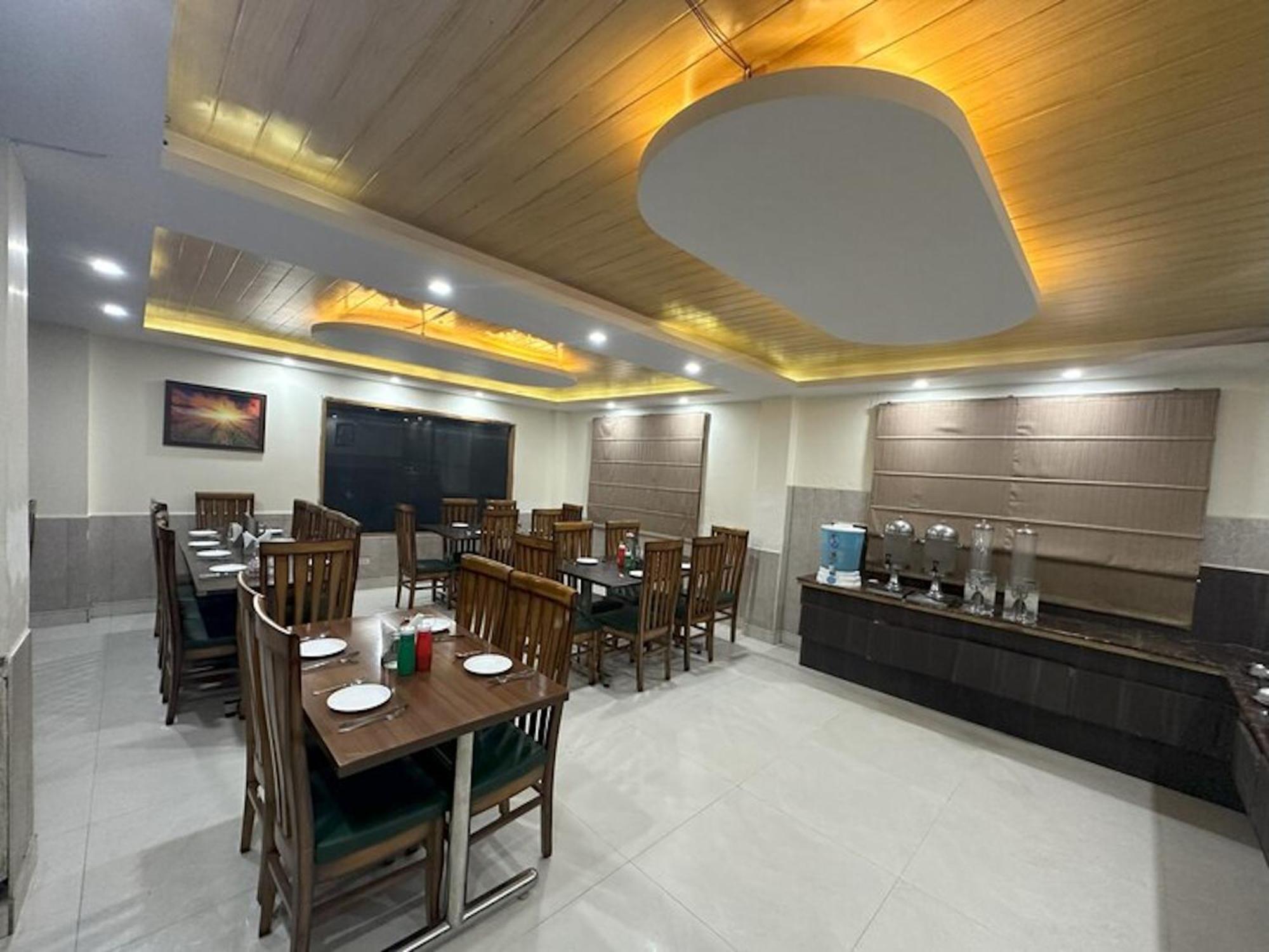 Hotel Manali Queen מראה חיצוני תמונה
