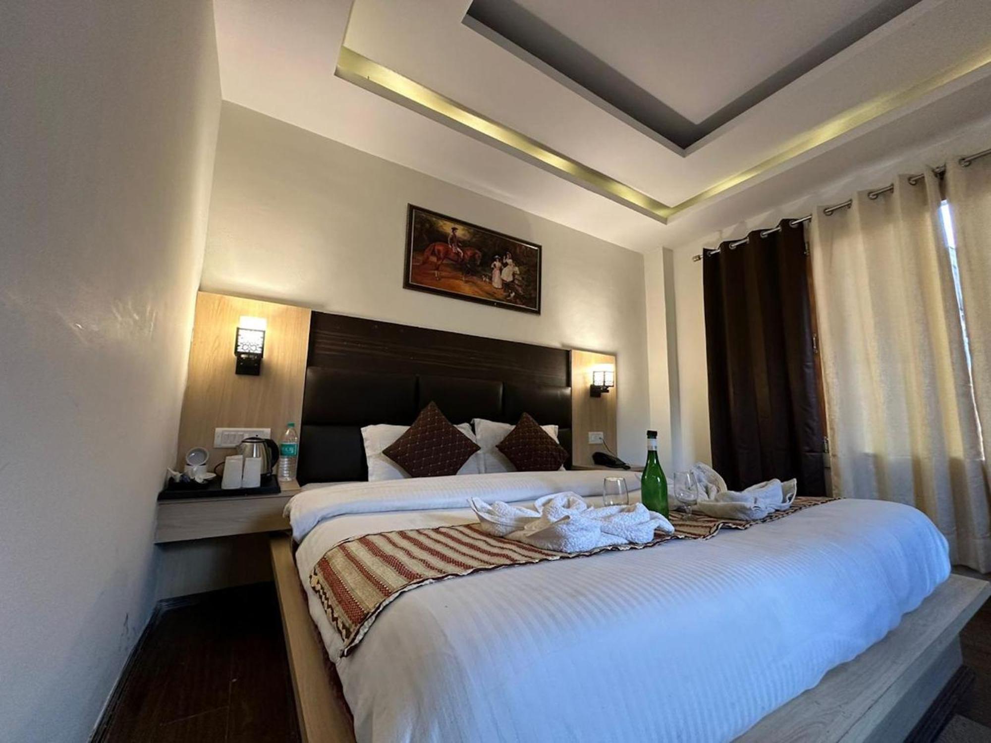 Hotel Manali Queen מראה חיצוני תמונה